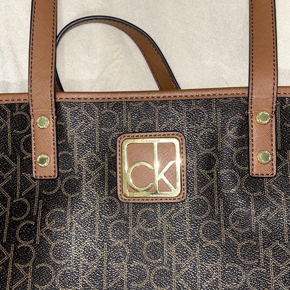 Calvin Klein Signature Tote - Picture 13 of 13